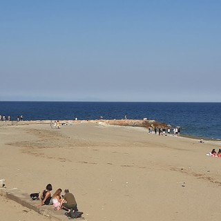 Tutto pronto per il grande esodo del weekend, le regole e rassicurazioni dell'Iss: scarsa rilevanza il contagio in mare, distanza di 1 metro in spiaggia e no alle feste Tutto pronto per il grande esodo del weekend, le regole e rassicurazioni dell'Iss: scarsa rilevanza il contagio in mare, distanza di 1 metro in spiaggia e no alle feste