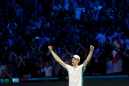 Una rimonta da sogno per il primo Slam: Sinner vince gli Australian Open Una rimonta da sogno per il primo Slam: Sinner vince gli Australian Open