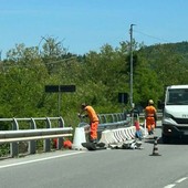 Sp 28 bis del Colle di Nava, ripristino dei guardrail danneggiati: senso unico alternato a Roccavignale Sp 28 bis del Colle di Nava, ripristino dei guardrail danneggiati: senso unico alternato a Roccavignale