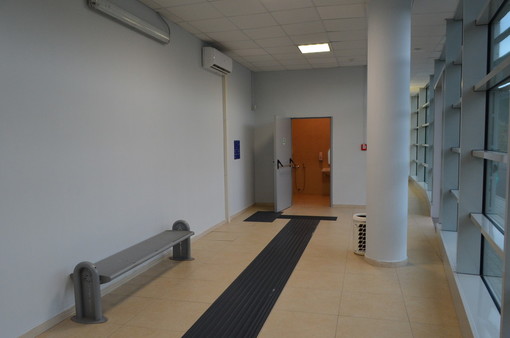 Andora,  soddisfazione del sindaco Mauro Demichelis per l’apertura della sala d’aspetto e i servizi della nuova stazione