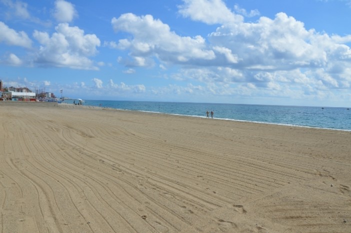 Savona, bagni chimici nelle spiagge libere: l'assessore Santi scrive all'Autorità di Sistema
