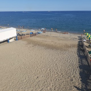 Savona, non verrà avviato il campo estivo nella spiaggia della scuola Giribone: il sindaco firma l'ordinanza di chiusura Savona, non verrà avviato il campo estivo nella spiaggia della scuola Giribone: il sindaco firma l'ordinanza di chiusura