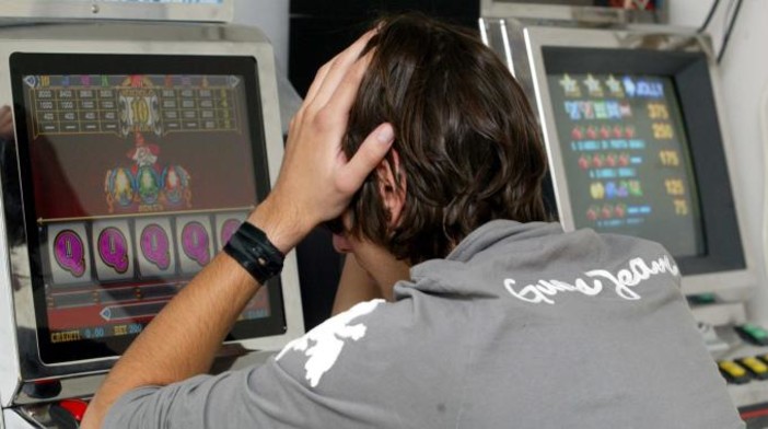 Pd e Movimento 5 Stelle si schierano contro la moratoria sulle slot-machine Pd e Movimento 5 Stelle si schierano contro la moratoria sulle slot-machine