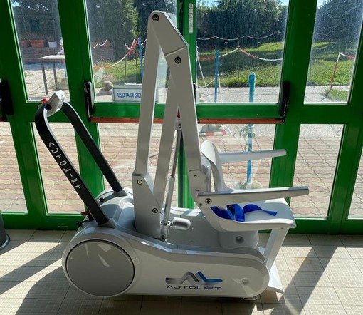 Alassio, nuovo sollevatore per disabili alla piscina comunale Alassio, nuovo sollevatore per disabili alla piscina comunale