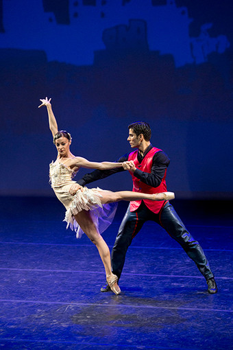 Zinola: presentazione del libro “Sulle punte” della scrittrice savonese Debora Ferraioli