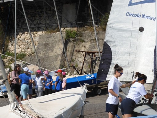 Finale, gli alunni delle Primarie imparano la cultura del mare col progetto "Vela a Scuola"