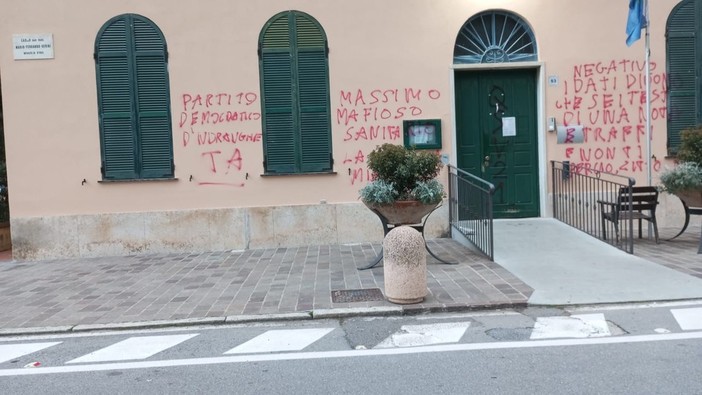 Scritte ingiuriose a Cisano, la Cgil Savona: "Un attacco alla democrazia e alla Costituzione della Repubblica"