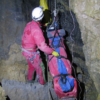 Nuovi strumenti per i soccorsi in grotta, il CNSAS sperimenta tecniche innovative