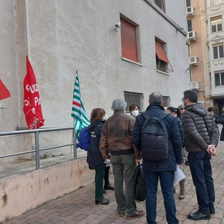 Aumento indennità di amministrazione, ispettorato del lavoro escluso: presidio davanti alla Prefettura (FOTO e VIDEO)