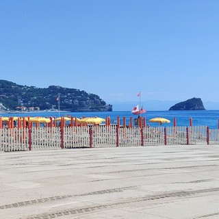 Spiagge da sgomberare prima del bando, a Spotorno countdown per otto concessioni. Vaccarezza attacca: “Una cattiveria non obbligata”