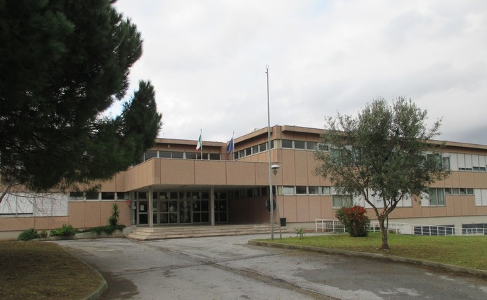Nella foto: la scuola secondaria di primo grado di Quiliano Nella foto: la scuola secondaria di primo grado di Quiliano