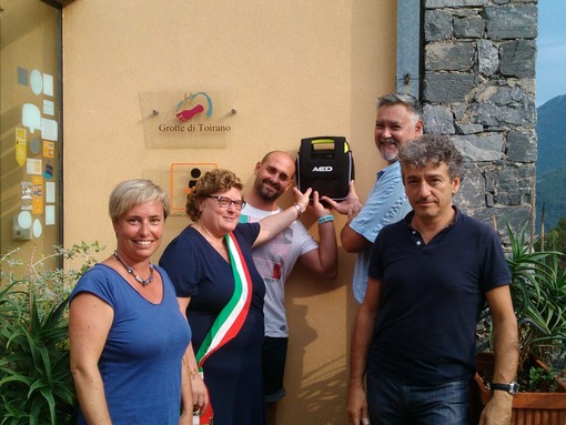 Arriva il settimo defibrillatore a Toirano (FOTO e VIDEO)