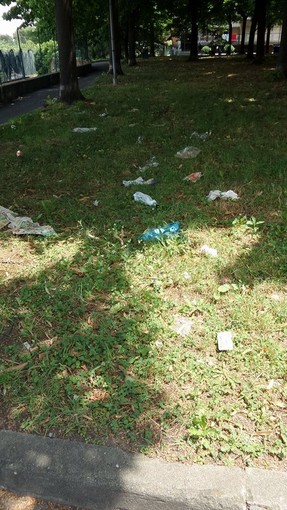 "Bivacchi abusivi" in viale 8 Marzo ad Albenga: i cittadini chiamano i Carabinieri