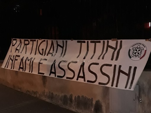 "Partigiani Titini infami e assassini": blitz di CasaPound a Loano (FOTO)