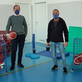 Andora, proseguono gli interventi sulle strutture sportive: nuove attrezzature per le scuole e ristrutturazione del tetto al Palazzetto