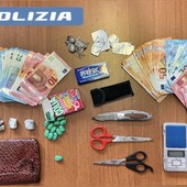 Droga nascosta tra le siepi e sugli alberi nei giardini delle Trincee: due gli arrestati Droga nascosta tra le siepi e sugli alberi nei giardini delle Trincee: due gli arrestati