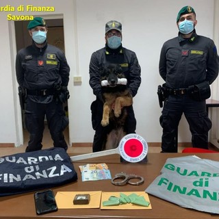 Savona, lotta allo spaccio di droga: due uomini arrestati dalla Finanza