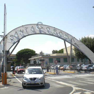 Infortunio sul lavoro ad Albenga: 40enne cade e perde i sensi. Trasportato in codice giallo al Santa Corona