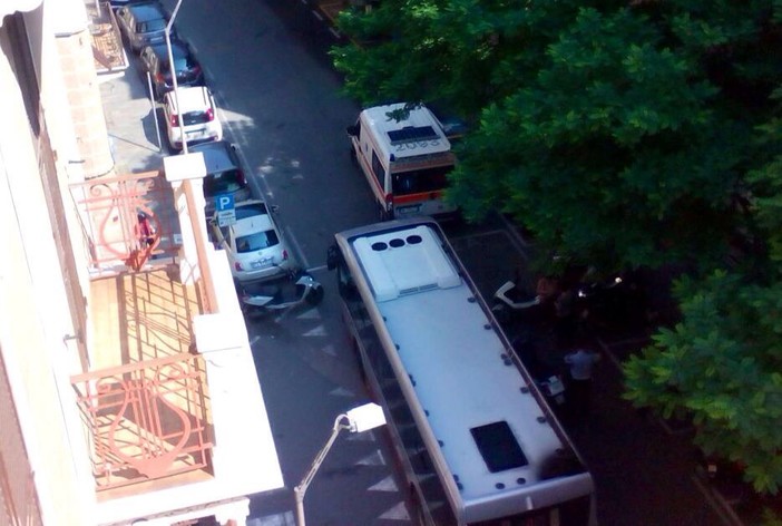 Incidente in via Verdi a Savona: scooterista al San Paolo Incidente in via Verdi a Savona: scooterista al San Paolo