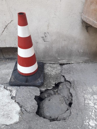 Critiche dai finalborghesi: "Sfilata di politici ad accogliere Toti, e intanto il Borgo muore" Critiche dai finalborghesi: "Sfilata di politici ad accogliere Toti, e intanto il Borgo muore"