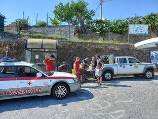 "La Croce Rossa di Stella e la squadra comunale di protezione civile si stanno attivando rispettivamente con bottiglie d’acqua potabile e con la cisterna da 400 litri  per poter supportare al meglio questa grave situazione di disagio - dicono dal comune - Si comunica che il mezzo della protezione civile di Stella entro al massimo le ore 15 verrà posizionato dalla piazzetta della fermata dell’autobus di Teglia e che la Croce Rossa di Stella girerà per la zona coinvolta dal disagio per portare bottigliette di acqua potabile appena possibile".