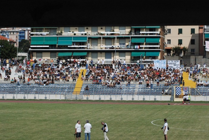 Calcio, domenica anche un pullman per seguire gli Striscioni a Busto Arsizio Calcio, domenica anche un pullman per seguire gli Striscioni a Busto Arsizio