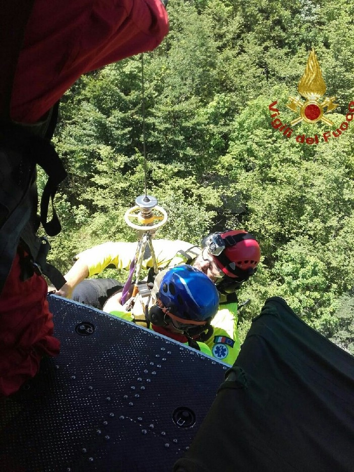 Escursionista cade e si rompe un piede intervento dell'elisoccorso a Pian delle Bosse