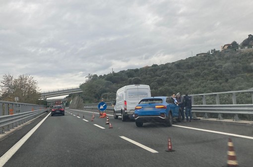 A10, tamponamento tra due veicoli all'altezza del casello di Celle Ligure