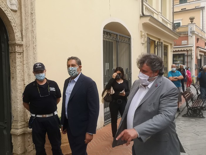Toti a Pietra Ligure incontra gli albergatori di persona e in videoconferenza: "Urge un Piano Marshall per salvare il turismo"