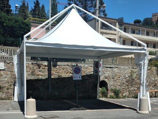 Alassio, potenziata la logistica del prossimo hub vaccinale: installate due nuove tensostrutture Alassio, potenziata la logistica del prossimo hub vaccinale: installate due nuove tensostrutture