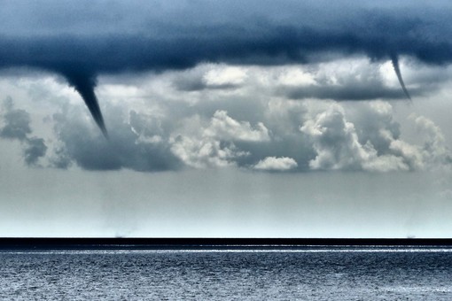 Le foto pubblicate sulla pagina Facebook Meteo Riviera Ligure.