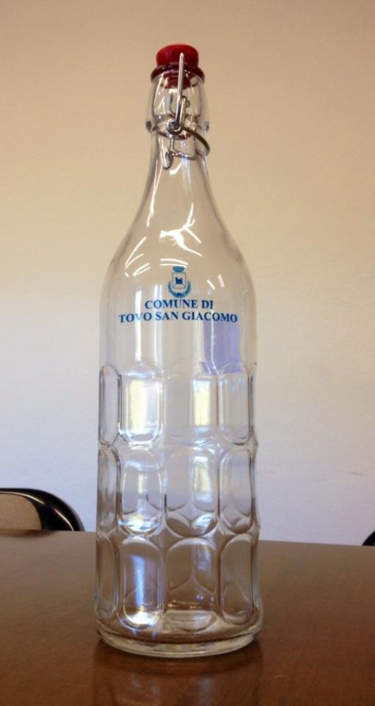 Le scuole di Tovo sono "verdi": addio bottiglie di plastica Le scuole di Tovo sono "verdi": addio bottiglie di plastica