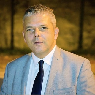 Coronavirus, Tosi (M5S): "Toti prima dichiara che parrucchieri ed estetisti potranno recarsi a casa dei clienti, poi fa dietrofront"