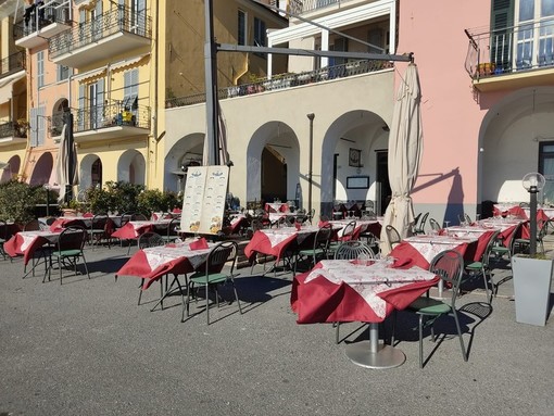 Puntualizzazioni del ministero della Sanità: al ristorante si potrà mangiare solo in quattro Puntualizzazioni del ministero della Sanità: al ristorante si potrà mangiare solo in quattro