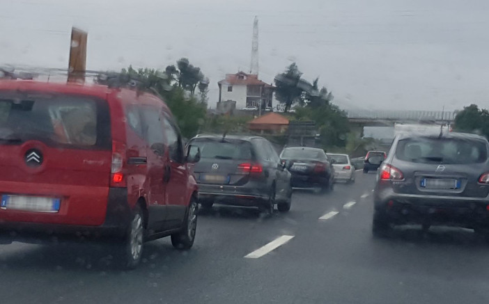 Nel tardo pomeriggio il cielo torna limpido, ma ormai i turisti sono scappati. Si diradano le nubi e le code. AGGIORNAMENTO DELLE 18.30