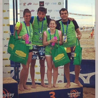 Tomatis, Conte, Calzamiglia e Caraglio, terzi classificati al Mizuno Beach Volley Marathon di Bibione 2016