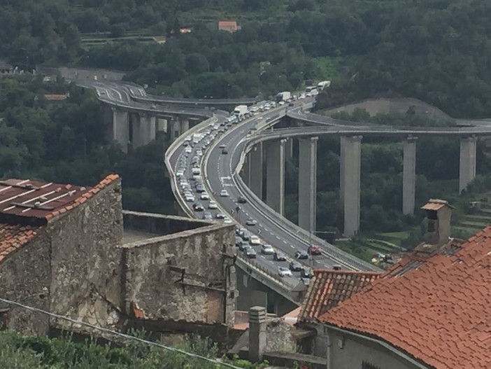 Finale Ligure Viva: "Ma dobbiamo proprio rassegnarci alle code di rientro durante il weekend?" Finale Ligure Viva: "Ma dobbiamo proprio rassegnarci alle code di rientro durante il weekend?"