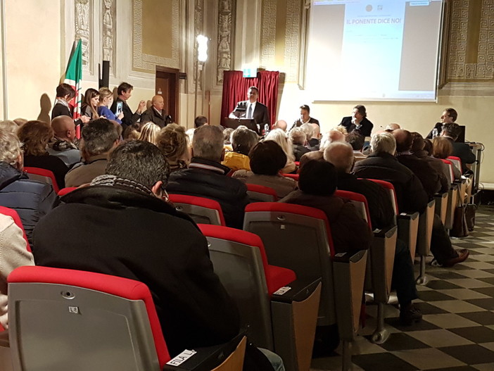 Il governatore Toti ad Albenga per dire No alla riforma costituzionale Il governatore Toti ad Albenga per dire No alla riforma costituzionale