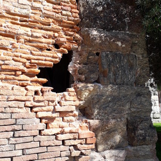 Savona: vandali si accaniscono contro una delle torri del Brandale