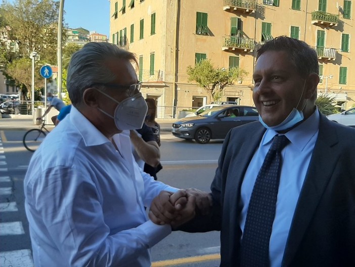 Varazze, bastone e carota della minoranza sulla candidatura di Bozzano alle regionali: "Ok ad un rappresentante del levante ma in caso di comunali i suoi elettori valuteranno"