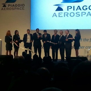 Renzi inaugura la nuova Piaggio: "Avete sempre immaginato il futuro prima degli altri" Renzi inaugura la nuova Piaggio: "Avete sempre immaginato il futuro prima degli altri"