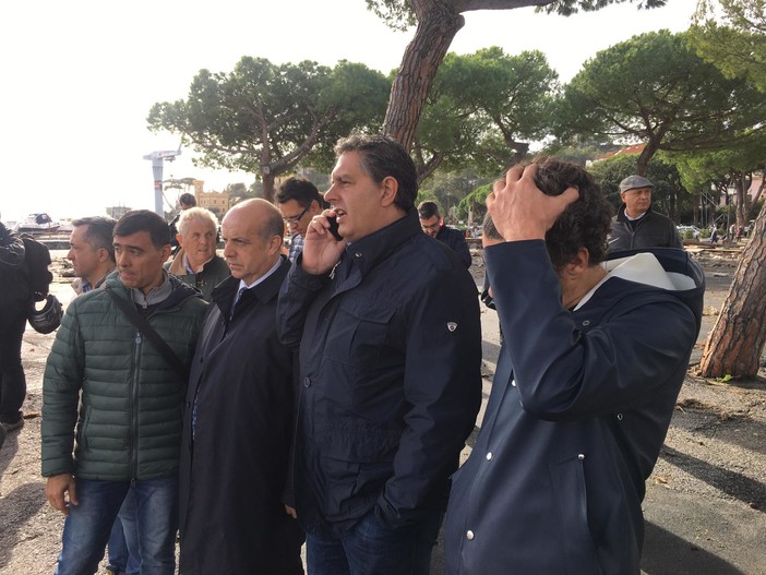 Balneari, Toti: "Bolkestein da abrogare o sospendere per 10 anni" Balneari, Toti: "Bolkestein da abrogare o sospendere per 10 anni"