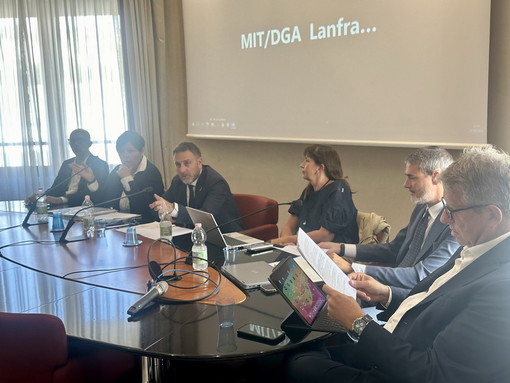 Attivato il tavolo di monitoraggio sull’autotrasporto: è dedicato alla gestione dei rimborsi degli extracosti dovuti ai cantieri sui tratti autostradali gestiti da Aspi Attivato il tavolo di monitoraggio sull’autotrasporto: è dedicato alla gestione dei rimborsi degli extracosti dovuti ai cantieri sui tratti autostradali gestiti da Aspi