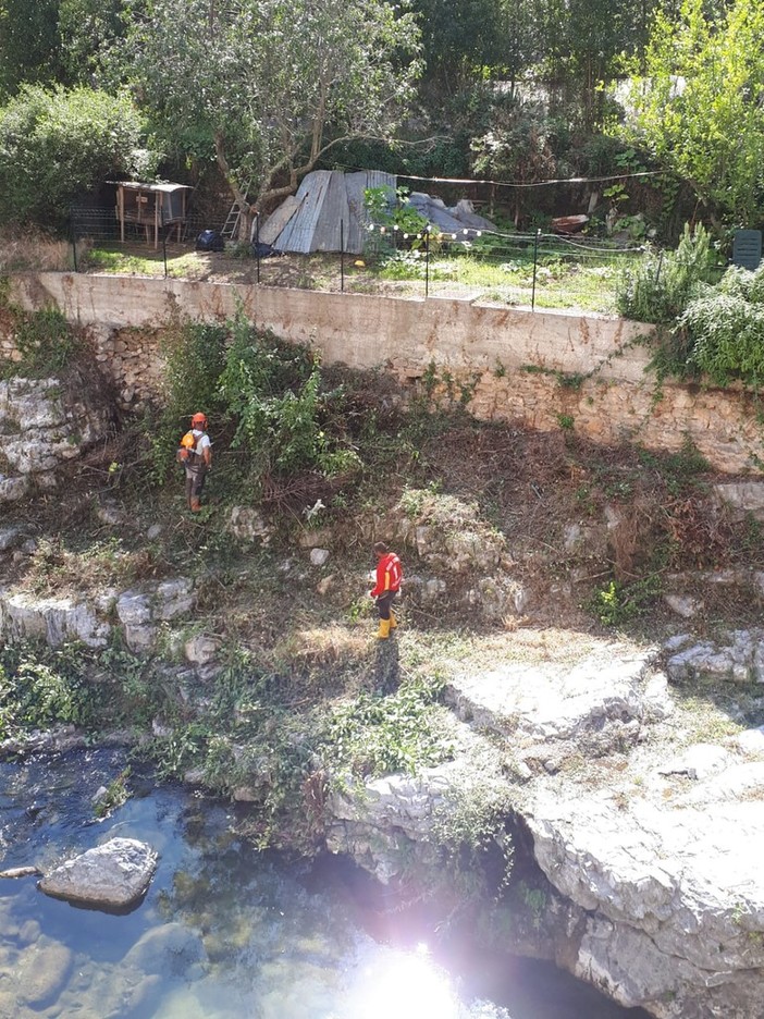 Zuccarello pulisce il torrente Neva (FOTO) Zuccarello pulisce il torrente Neva (FOTO)