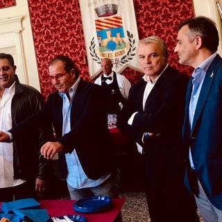 Millesimo, il presidente della Regione Toti in visita alla Festa Nazionale del Tartufo