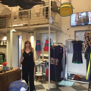 Savona, nel negozio Temide diversi eventi tra arte e solidarietà