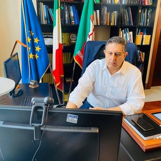 Coronavirus, Toti: "Da domani via libera agli spostamenti nei comuni confinanti di Regioni limitrofe per visitare i congiunti"