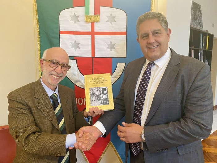 Toti: "Felice di ricevere il dizionario della Resistenza in Liguria" Toti: "Felice di ricevere il dizionario della Resistenza in Liguria"