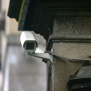Pietra: nuove telecamere contro teppisti e abusivi dei rifiuti