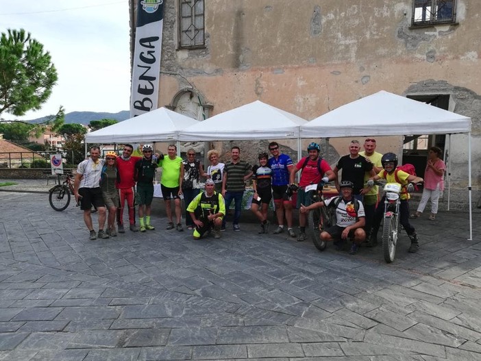 Albenga: le aziende del territorio accolgono il Tour delle Torri Saracene offrendo agli e-bikers i prodotti tipici della zona